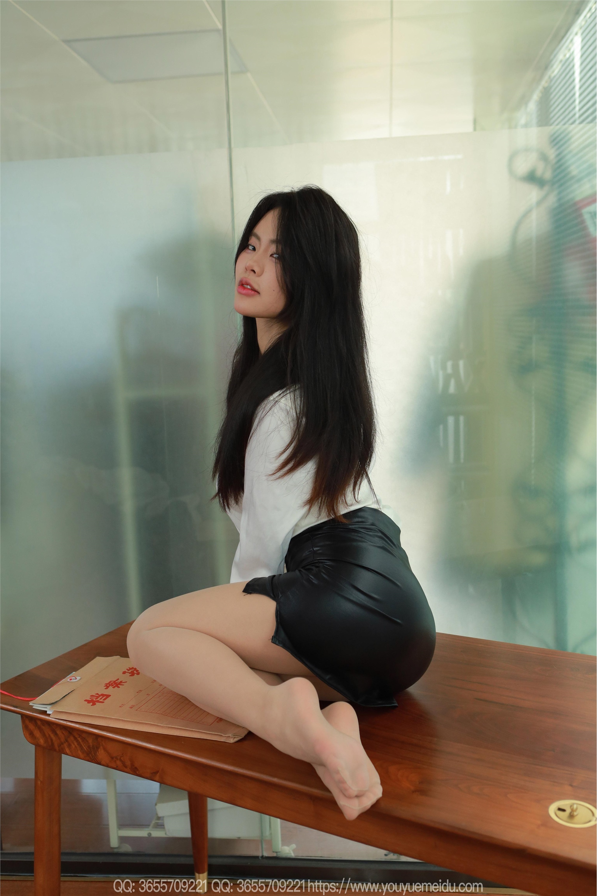 IESS异思趣向  2025.03.19 丝享家 2005 兔兔《白色OL（下）》